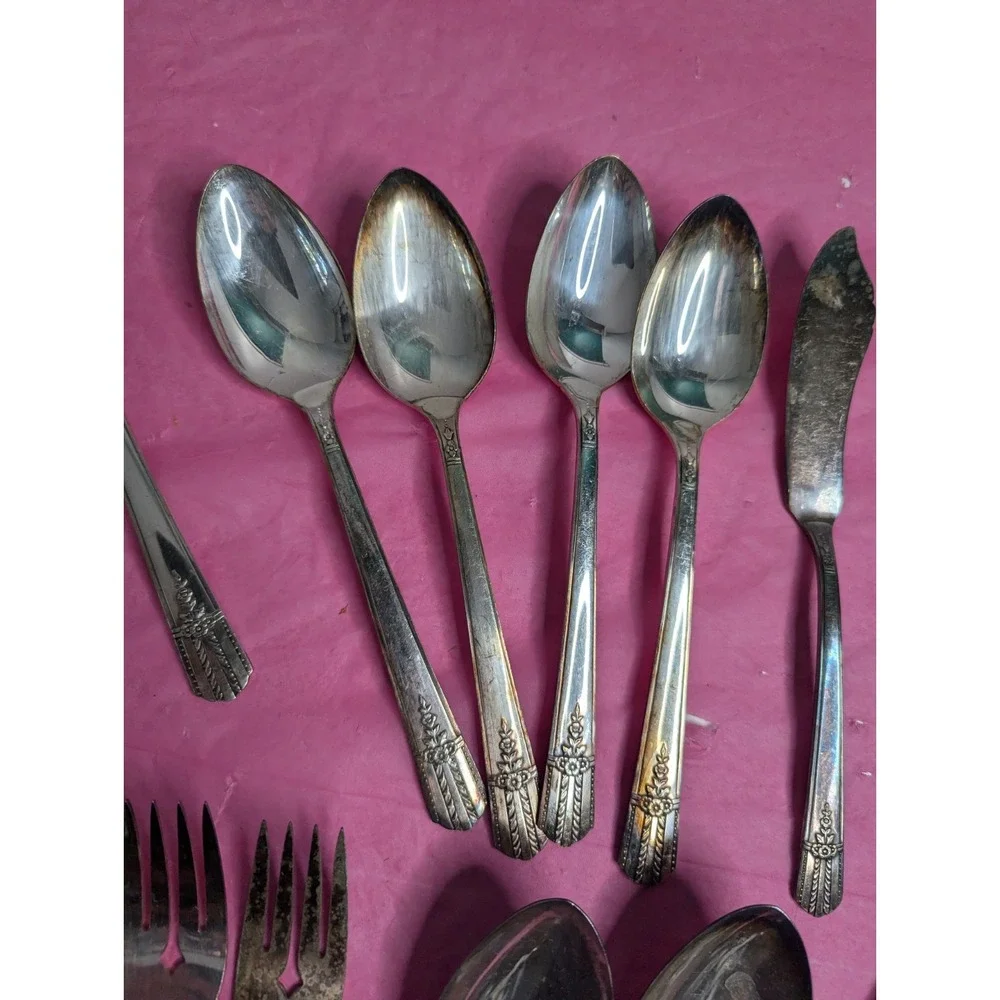 20 Lot WM A Rogers A1 Plus Onieda ltd tudor Silver plated flatware spoons forks‎